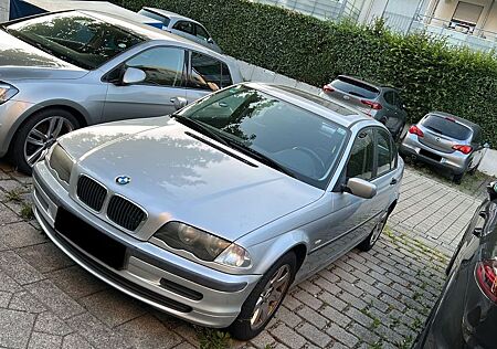 BMW 318i -
