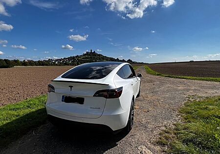 Tesla Model Y Performance mit Reber-Fahrwerk