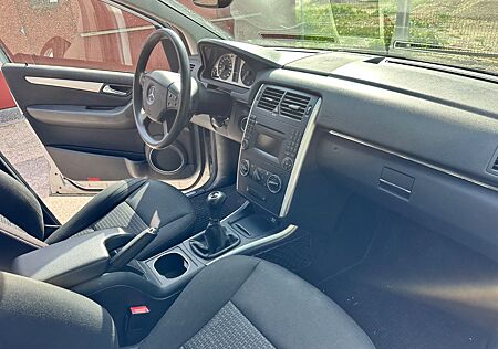 Mercedes-Benz B 180 CDI - Rostfreies Garagenfahrzeug