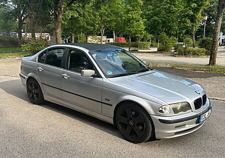 BMW 320i -