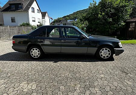 Mercedes-Benz 220 gebraucht kaufen Mercedes-Benz 220 E Oldtimer