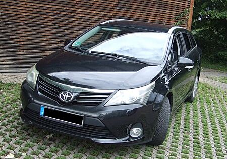 Toyota Avensis Combi 2,0-l-D-4D Winterpaket