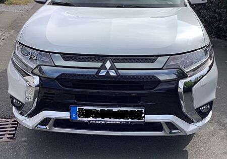 Mitsubishi Outlander 2.4 MIVEC PLUG-IN HYBRID 4WD Basis...