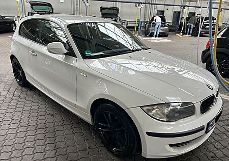 BMW 118i - Weiß - Baujahr 2011