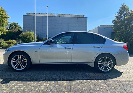 BMW 320i Sport Line *Head-Up, Schiebedach, usw.*