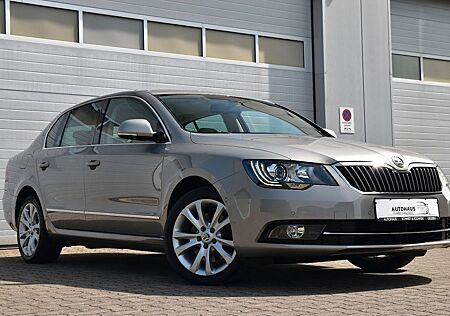Skoda Superb Elegance Memory, Leder, SHZ, AHK, Tüv neu