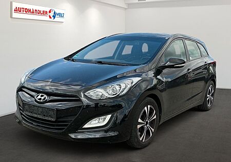Hyundai i30 Kombi 1.6 CRDi AAC SHZ Navi PDC AHK Tempo