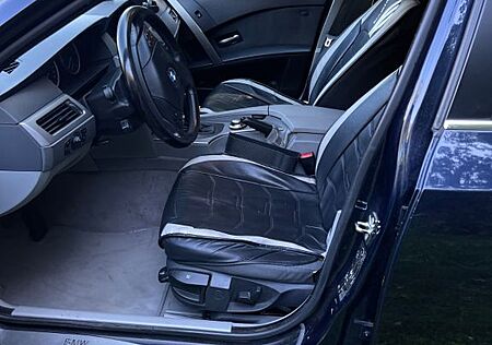 BMW 520i A -