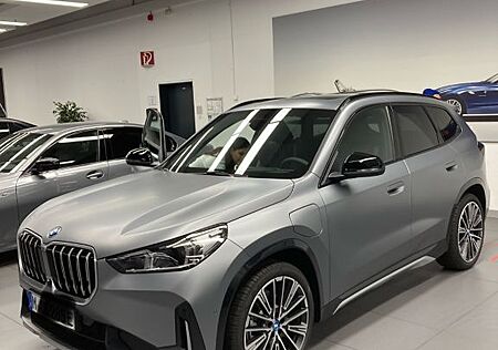 BMW X1 xDrive30e - Pano/Massage/AHK/Werksg./SHZ/360*