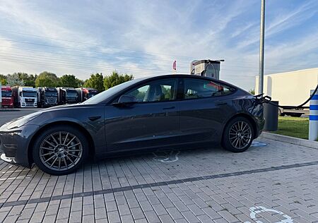 Tesla Model 3 Allradantrieb mit Dualmotor Long Ran...