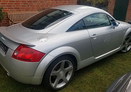 Audi TT Coupe 1.8T quattro 165 kW DTM Edition DTM...
