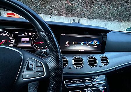 Mercedes-Benz E 220 d T Autom. -