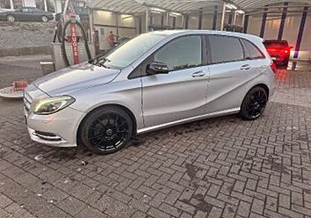 Mercedes-Benz B 200 BlueEFFICIENCY -
