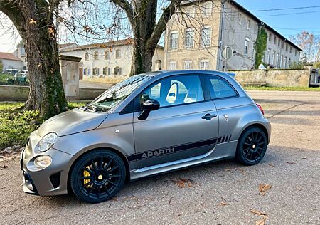 Abarth 595 Competizione Beats audio Sabelt Carbon