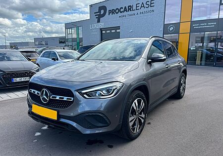 Mercedes-Benz GLA 180 /APPLECARPLAY/AMG/18/KAMERA/LED/M