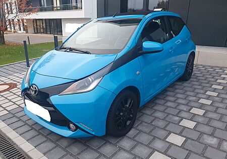 Toyota Aygo (X) Aygo (X)*Pano-Kamera-ALU-LED-TÜV NEU