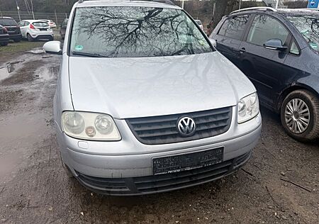 VW Touran Volkswagen 1.6 Basis