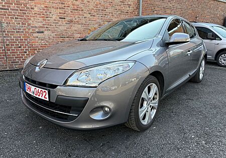 Renault Megane III Lim. Dynamique 1.6 16V *TÜV+Service n