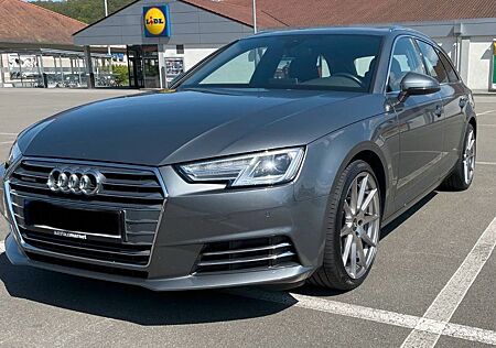 Audi A4 2.0 TDI Avant Quattro Sport AHK