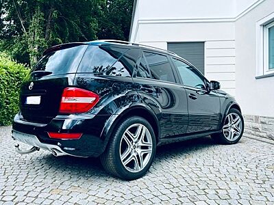 Mercedes-Benz ML 500 4MATIC aussergewöhnlich gut gepfelgt