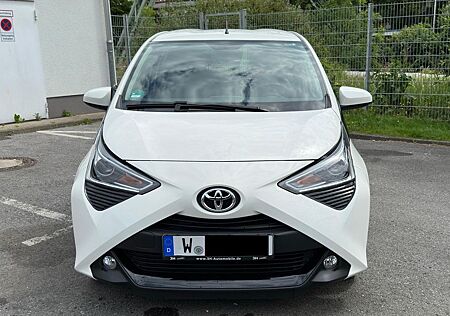 Toyota Aygo (X) -play | 1. Hand | Bremse | TÜV neu