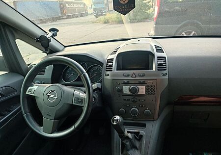 Opel Zafira 2.2 Benzin. 7 Plätze