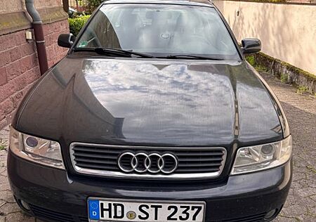 Audi A4 2.8 Avant - 6Zyl Vollleder AHK