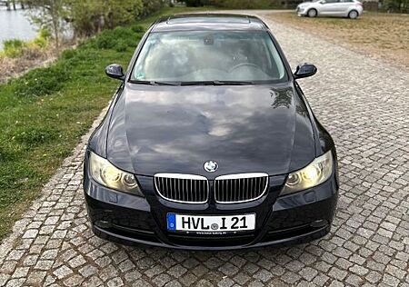 BMW 325i - E90