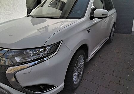 Mitsubishi Plug in Hybrid Outlander Plug-in Hybrid Outlander