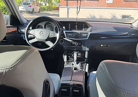 Mercedes-Benz E 250 CDI 4MATIC BlueEFF. AVANTG. Autom. AVA...