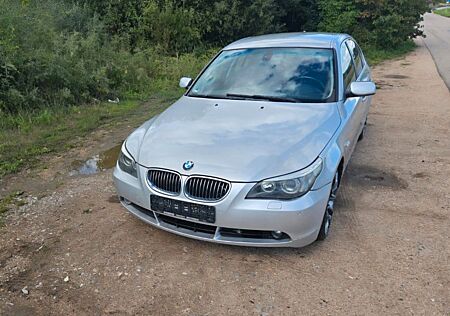 BMW 523i -