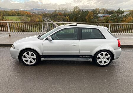 Audi S3 1.8T quattro -
