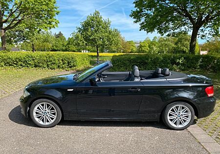 BMW 118i Cabriolet BLACK SAPPHIRE METALLIC