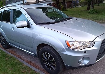 Mitsubishi Outlander 2.4 MIVEC Instyle 4WD CVT Instyle