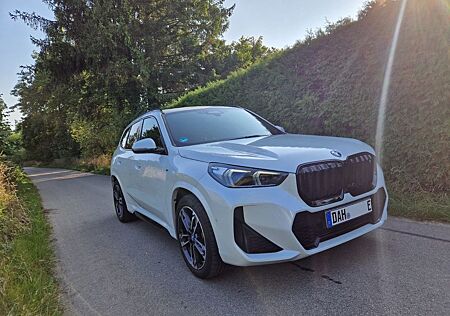 BMW iX1 xDrive30 M Sport - nahezu Vollausstattung