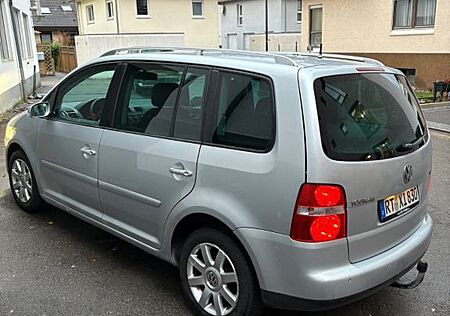 VW Touran Volkswagen 1.9 TDI 77kW DSG Basis Basis