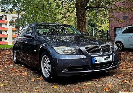 BMW 318i - E90--3er