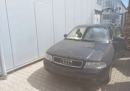 Audi A4 2.4 -