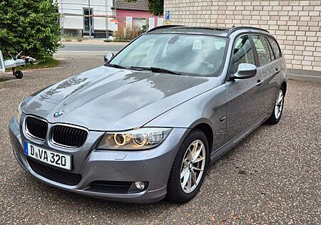 BMW 320i Touring -