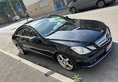 Mercedes-Benz E 250 Coupé CGI BlueEFFICIENCY AVANTG....