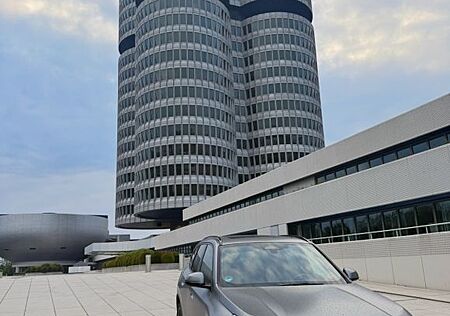 BMW iX1 xDrive30 312 PS grau matt - Vollausstattung