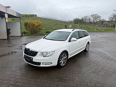 Skoda Superb Combi Elegance NAVI XENON PDC EURO 5