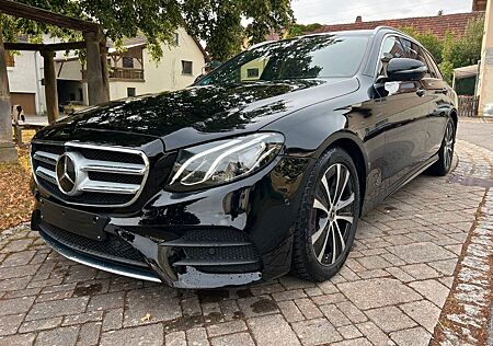 Mercedes-Benz E 220 AMG Line