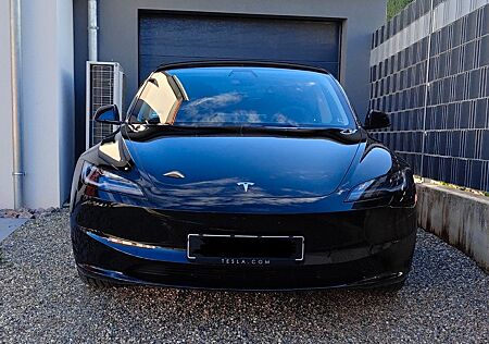 Tesla Model 3 Allradantrieb mit Dualmotor Long Ran...