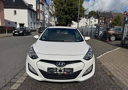 Hyundai i30 blue 1.6/Klima/kamera