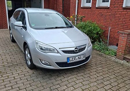 Opel Astra j 1,7 Scheckheft gepflegt TÜV Neu