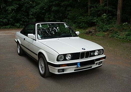 BMW 318i Cabrio E30 - Oldtimer - weiss