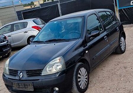Renault Clio 1.2 16V mit Klimaanlage