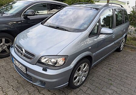 Opel Zafira 2.2 -