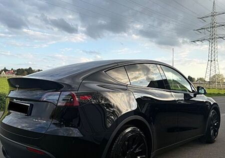 Tesla Model Y Long Range Dual Motor AWD TÜV Neu